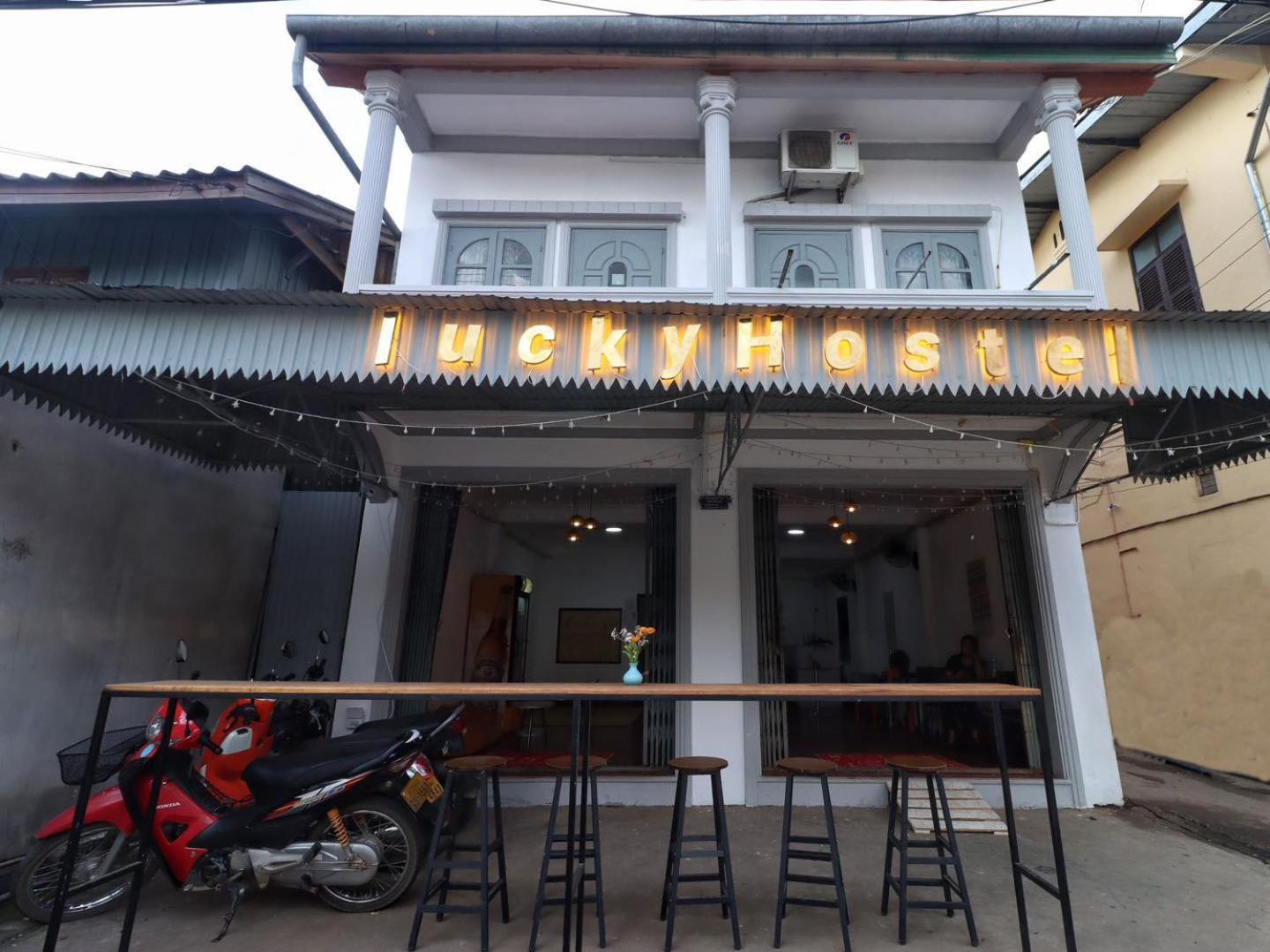 Lucky Hostel 루앙프라방 외부 사진